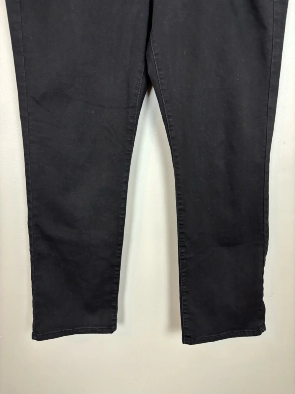 Levis Jeans Womens 18W Black Classic Straight Leg Mid Rise Stretch Denim